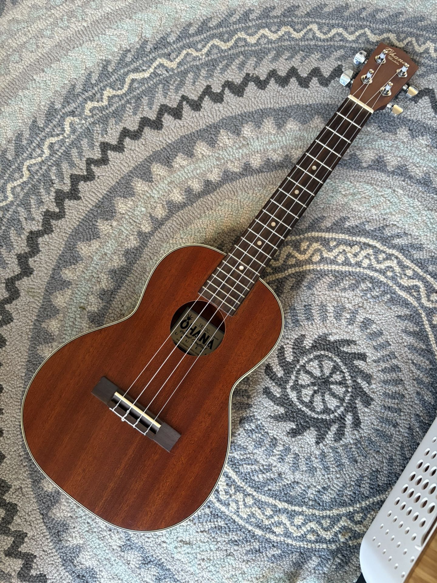 Ohana ukulele TK-30 w/ case