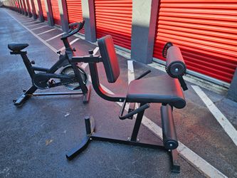 $200 Pair / Goplus Leg Extension Machine and fair Spin Bike. Homestead 33033. DELIVERY FEE
Durable steel exercise equipment set includes: a blac