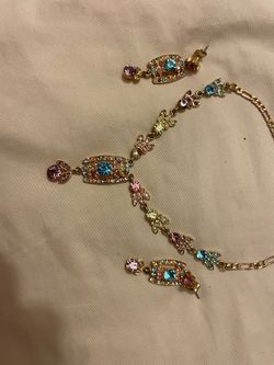 Necklace and earrings set