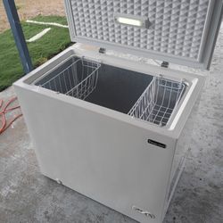 Magic Chef Deep Freezer Extremely Clean Inside And Out Perfect Condition 