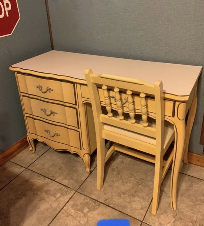 Dixie Furniture Vintage Antique Vanity Desk Table 