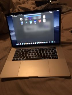 2017/18 MacBook Pro 15 inch 2.6 i7 16GB 256GB (Like New)