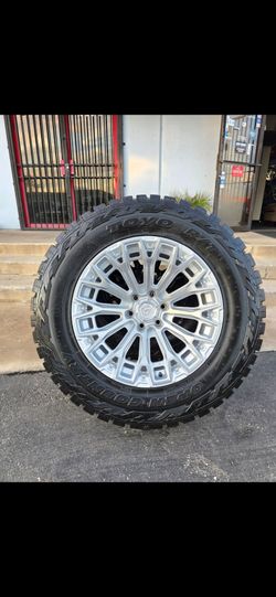 20" FUEL rims w/ 35" Toyo RT Open Country