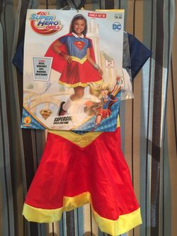 Supergirl costume small size 4-6 (3-4 ) years