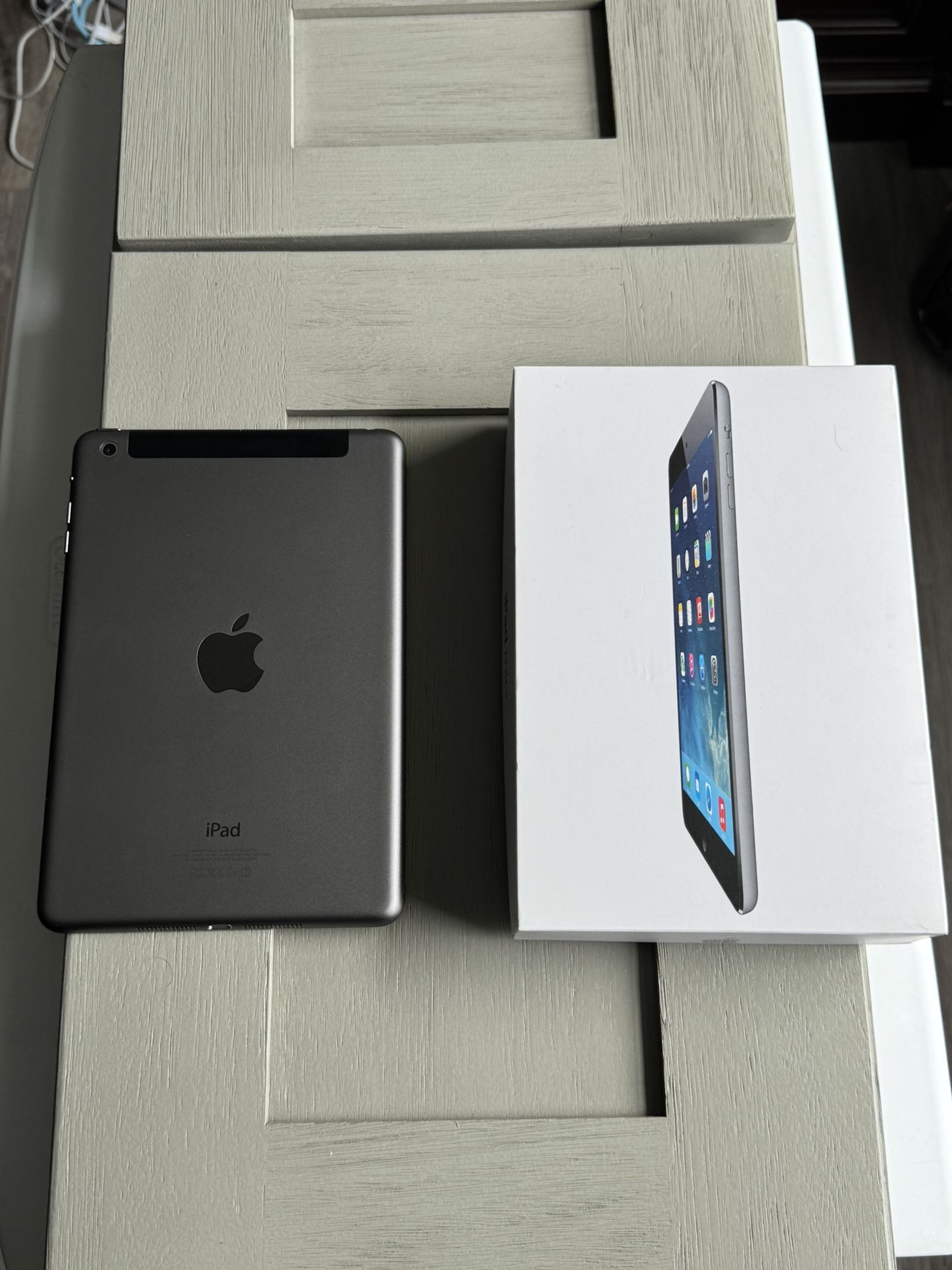 Apple iPad Mini Wi-Fi + Cellular