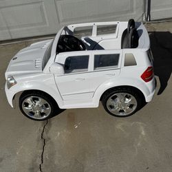 Child’s Battery powered car white Mercedes GL Class for kids
