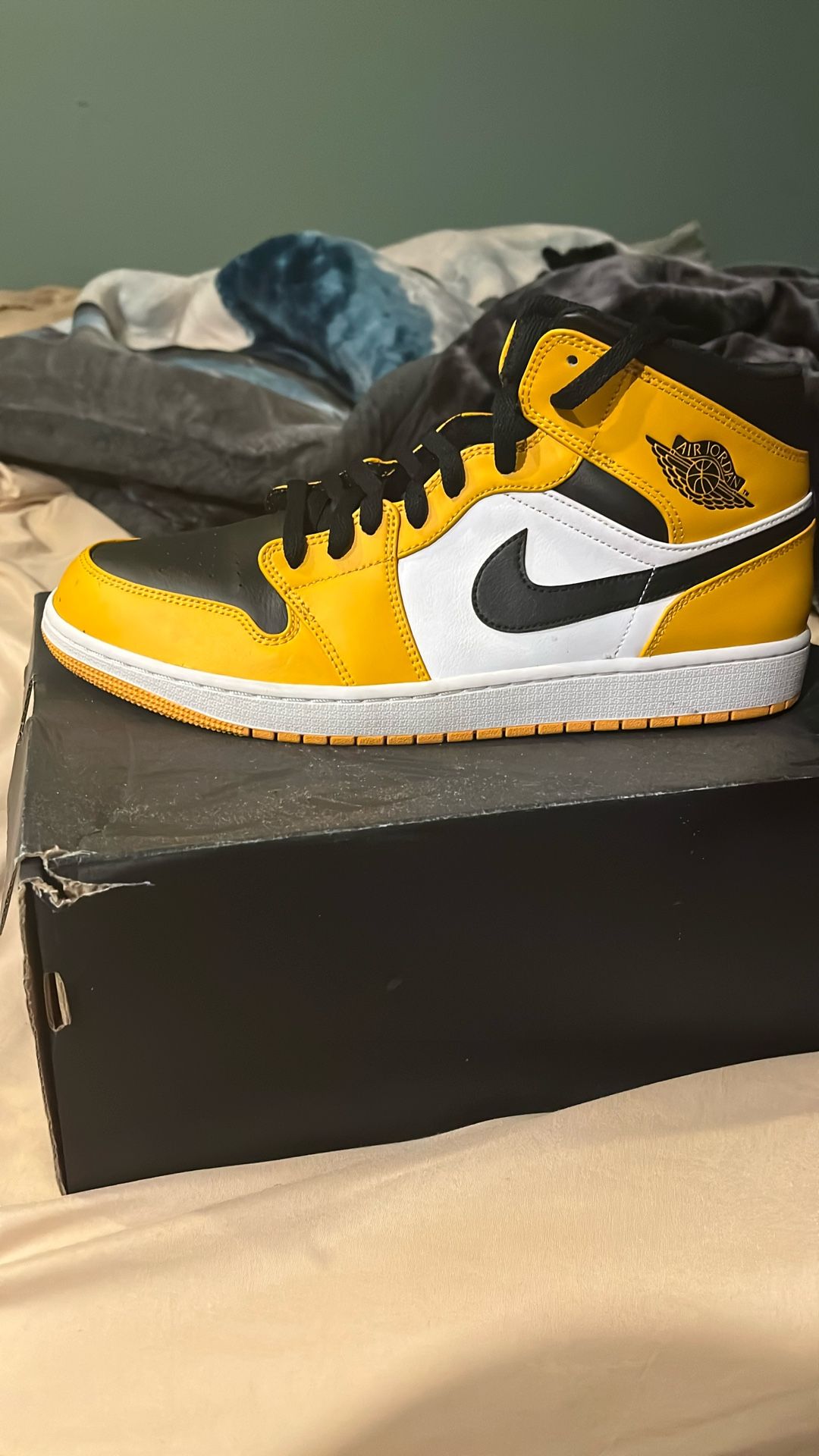 Air Jordan 1 Mids