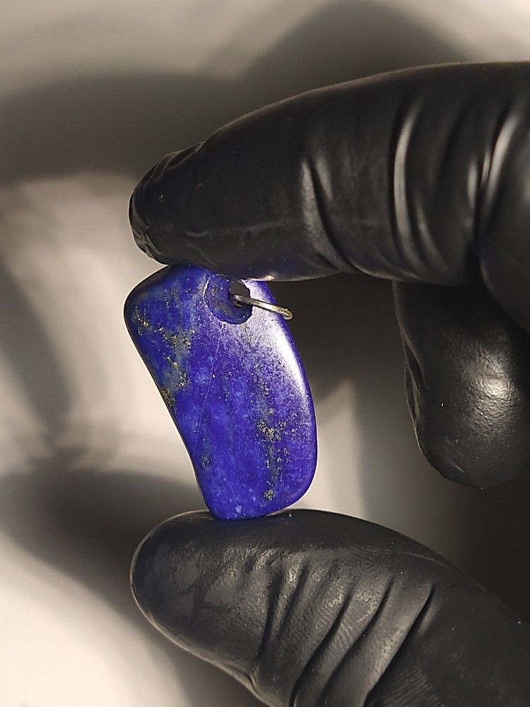 natural high grade lapis lazuli. no dye.