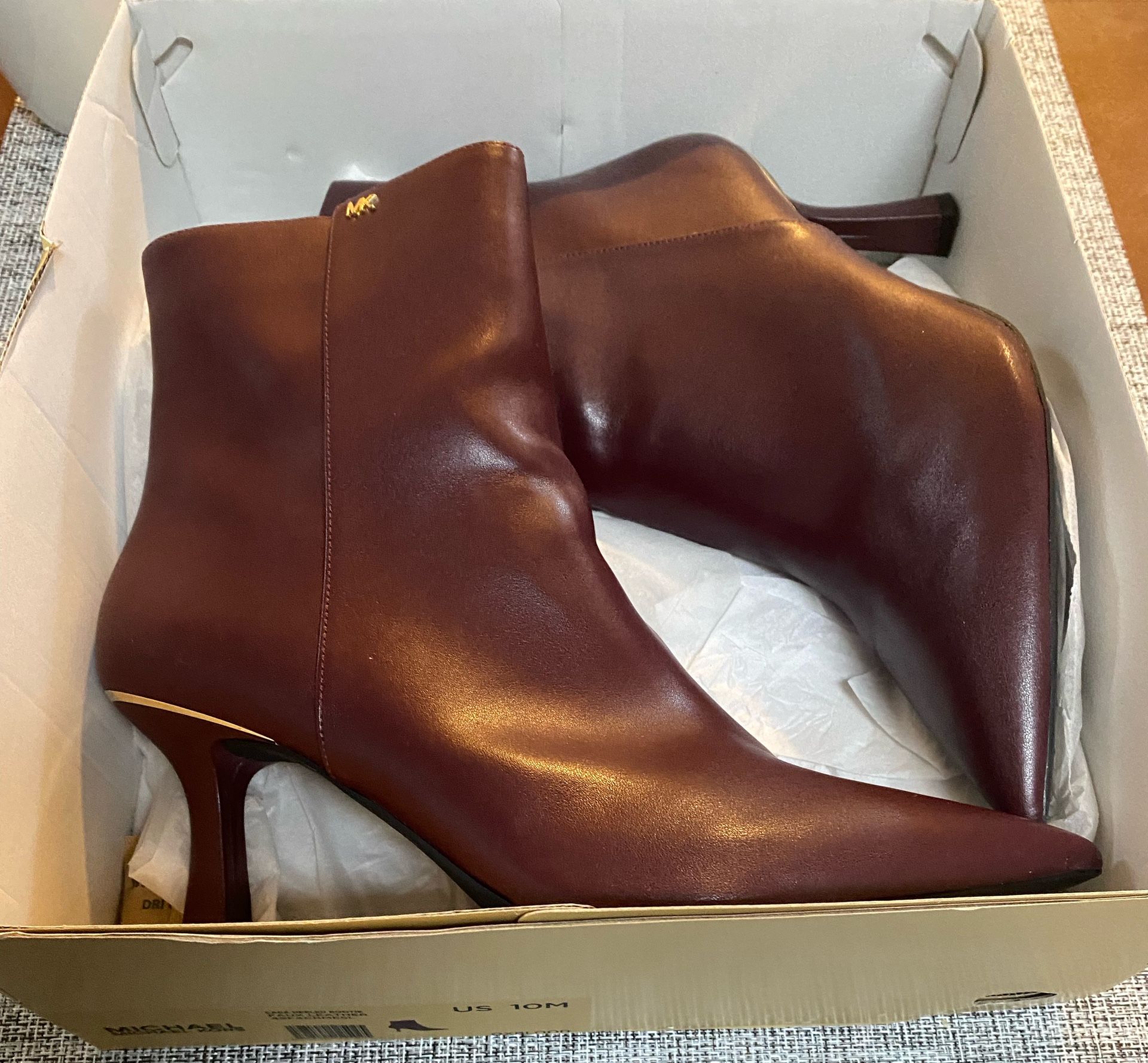 Micheal Kors Boots size 10