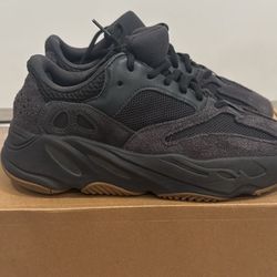 Yeezy 700s- Youth 6.5 - Excellent Condition W Box