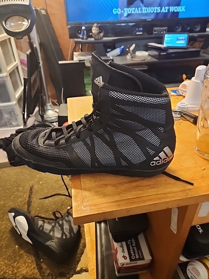Adidas Men Pretereo Aq3291  Size 10 . 1/2