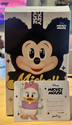 Disney Mickey And Family Daisy
