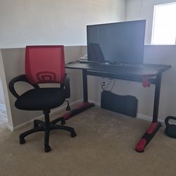 Black n red very little wear and tear my sons just got old and didn't use it https://offerup.com/redirect/?o=YW55bW9yZS5Tbw== it's just a dust collect