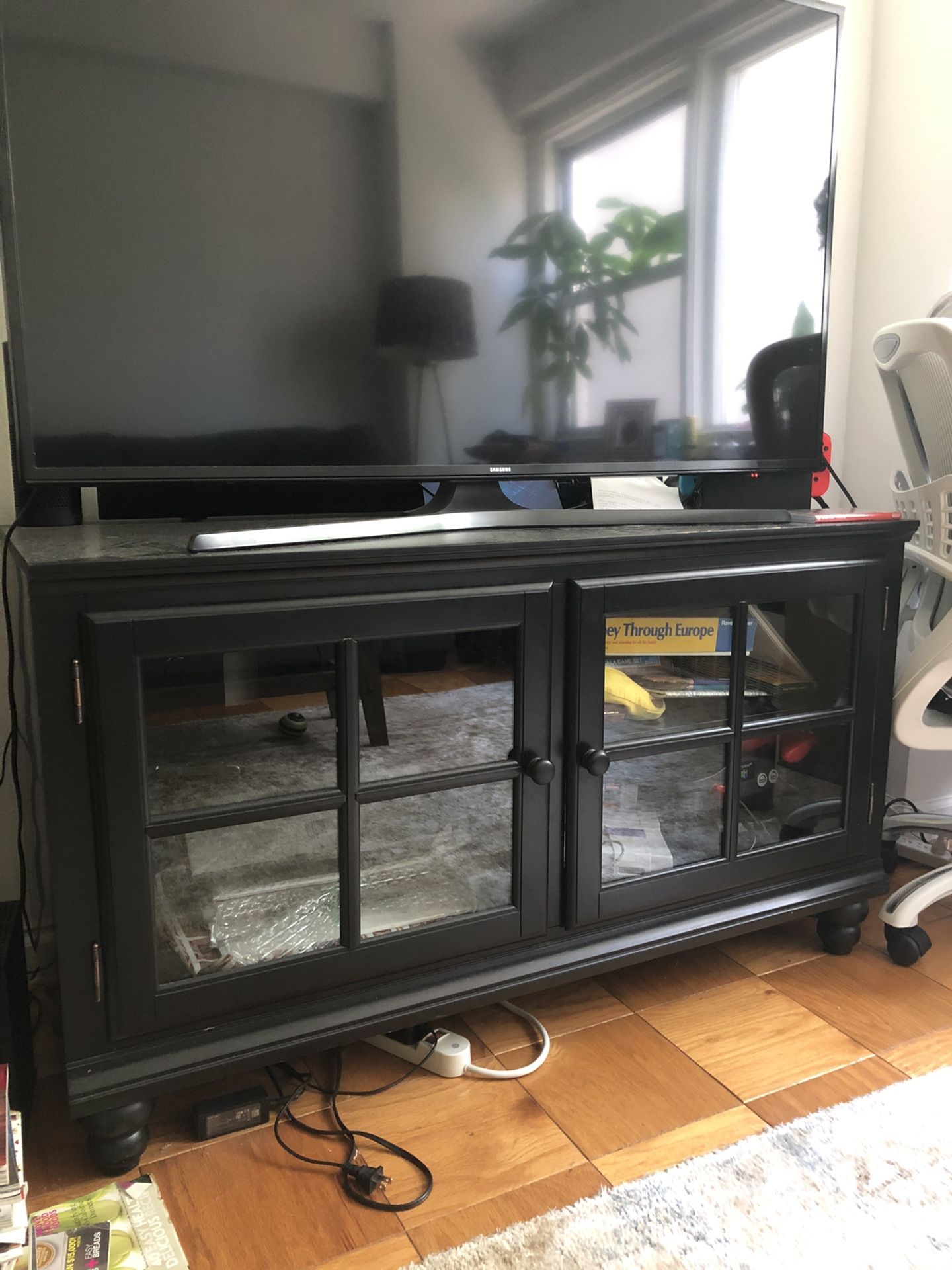 Black TV stand/storage unit