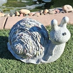 Polystone Garden Snail