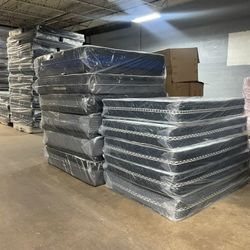 Queen Mattress Come And Box  Spring  - Free Delivery 🚚 To Reasonable Distance 