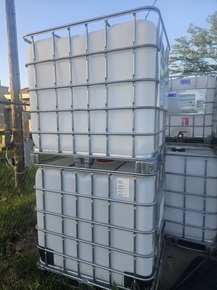 IBC Tote 275 Gallon Water Tank