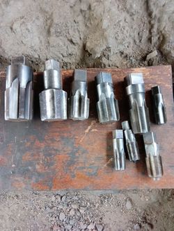 Tap and die set and pipe machine dies all different sizes