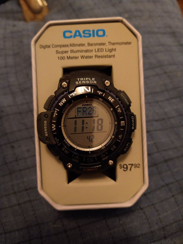 Casio digital compass altimeter barometer thermometer wacth no shipping.
