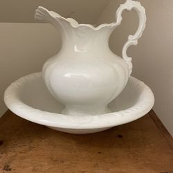 Antique Wash Basin & Pitcher