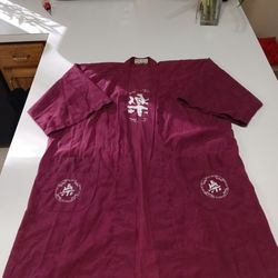 Vintage Health Shanghai Embroidered Chinese Symbol Kimono/Robe No Belt Sz. M