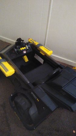 Batman Batmobile Ride-on a batería - ¡Características ilumina cañones