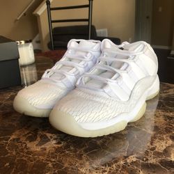 Air Jordan 11 “Frost White” 7Y