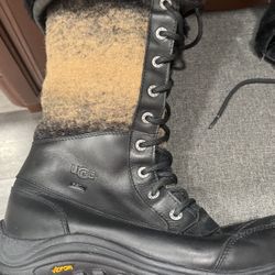 UGG SIZE 91/2