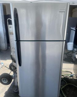 Frigidaire Top Mount Stainless Fridge
