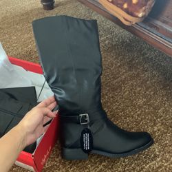 Brand New Size 8 Boots $20