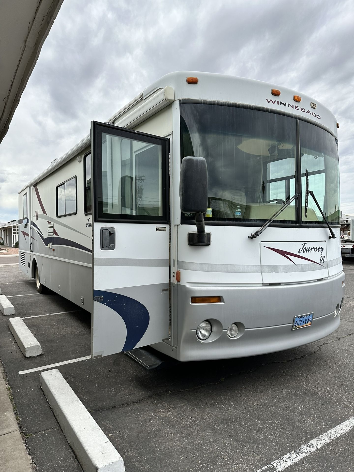 2001 Winnebago Journey DL