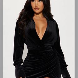 Elegant Black Velvet Mini Dress with Deep V-Neck