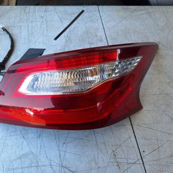 2016-2018 Nissan Altima Right Side (Passanger) Tailight