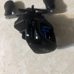 Shimano SLX Baitcaister