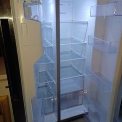 SAMSUNG refrigerator Like New