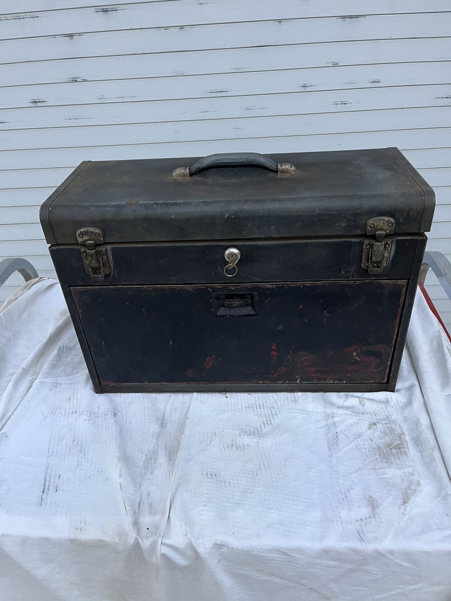 Machinist toolbox with a key