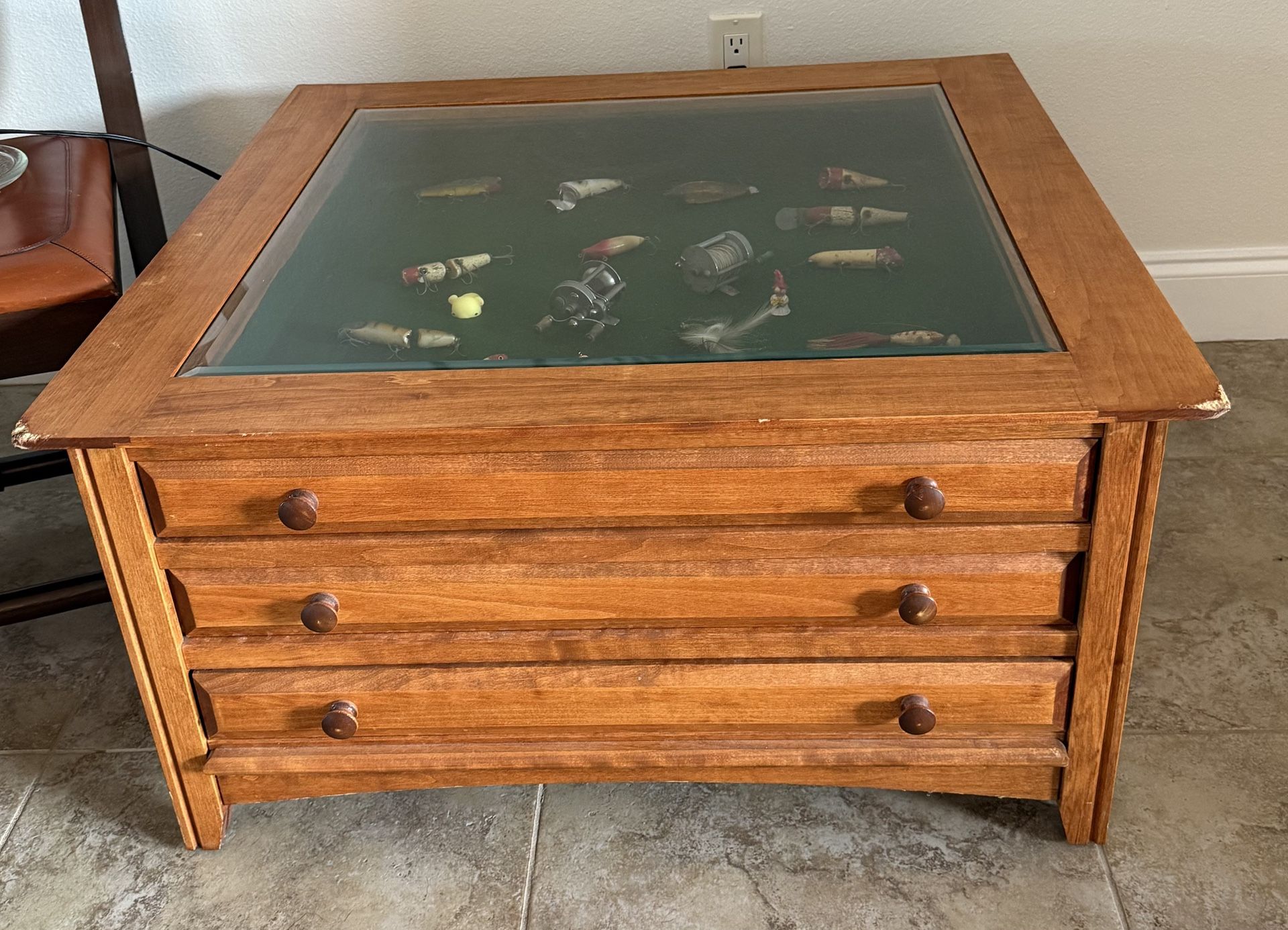 Display Table With 3 Drawers