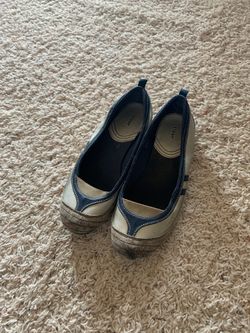 Free women’s flats size 8