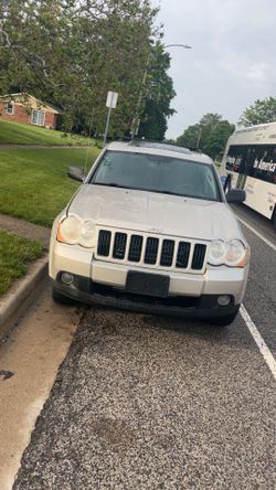 2010 Jeep Grand Cherokee with 22s
