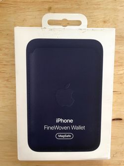 Apple iPhone FineWoven Wallet MagSafe