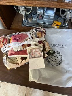 New LEVTEX Home Mona Floral Duvet set - Full/Queen
