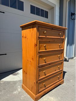 5-Drawer Dresser – Sturdy & Good Condition