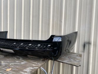 2007-2013 Chevy  Suburban Rear Bumper Good Condition Pain Color Black 