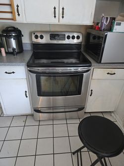Kenmore Electric Range With Oven