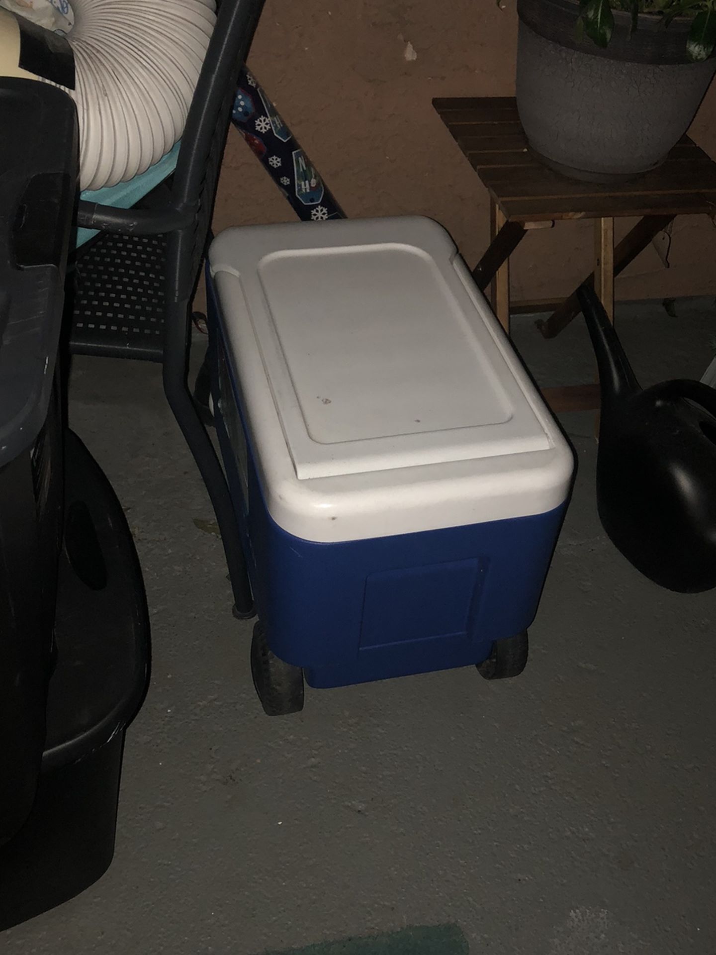 Cooler With Wheels/ Chair Umbrella