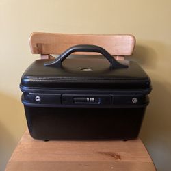 Vintage Samsonite Corporation Train Vanity Case Black/ See all pictures posted/ Good condition /Pickup in Lake Zurich 