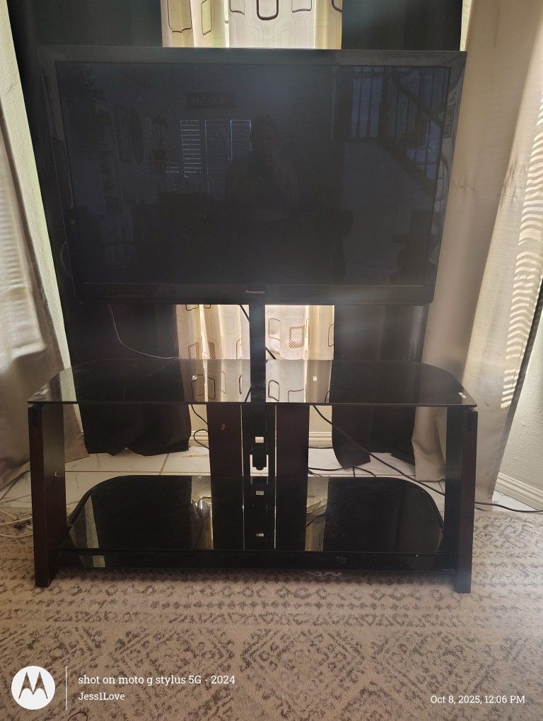 Flat Screen T V and TV Glass Stand