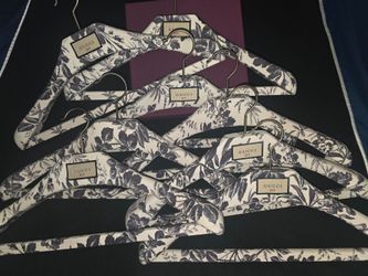 Authentic Gucci DIY Floral Hardwood Hangers – Set of 15 – Pre-Owned
