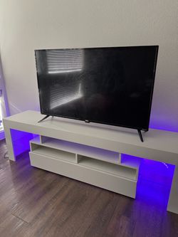 43” ONN Roku TV + Modern LED TV Stand