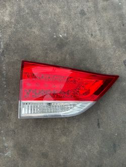 2011 - 2014 TOYOTA SIENNA TAIL LIGHT LEFT DRIVER SIDE